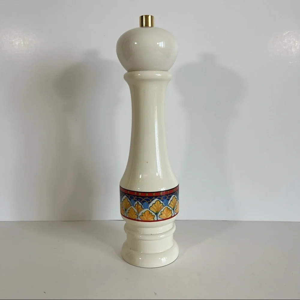 Williams Sonoma Salt Mill Shaker